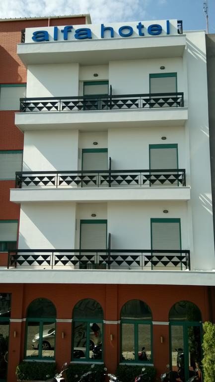 Alfa Hotel Пирей Экстерьер фото